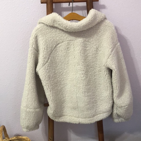 Cream Lululemon Sherpa jacket - Picture 2 of 4